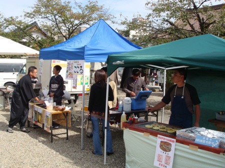 誠市では地場産品の販売も行っています